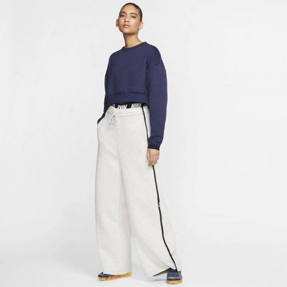 NWT NIKE Sportswear City Ready Women's Fleece Crew Cropped Top Sweatshirt - Picture 2 of 16